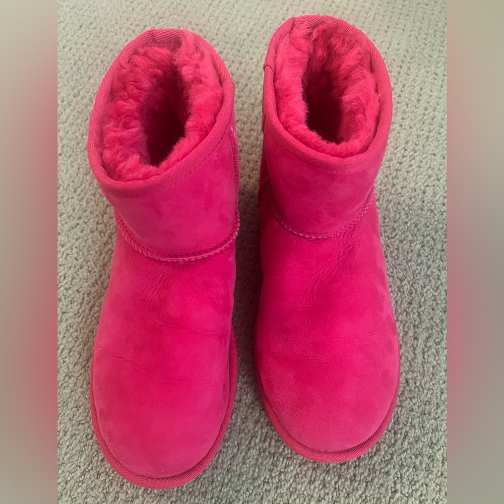 Hot Pink Uggs, size 7, Excellent Condition!